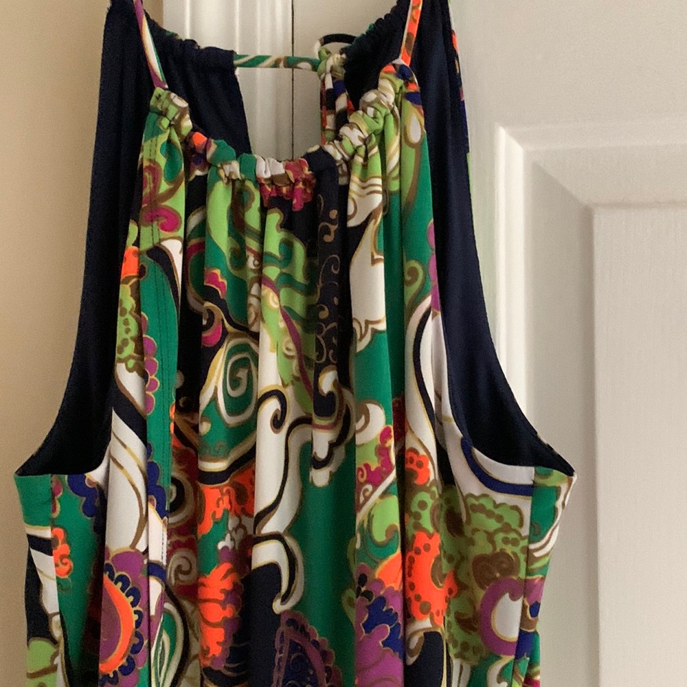 Trina  Turk beautiful dressy flowing dress. Size 4. Adjustable and slimming.